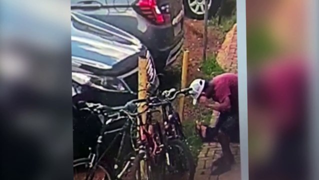 Duas bicicletas são furtadas no estacionamento do HUOP; câmera registrou a ação dos ladrões