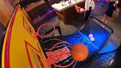 ¡Ella No Quiere Eliminar A Ninguna, Piensa LLevarse Las Dos A Casa!