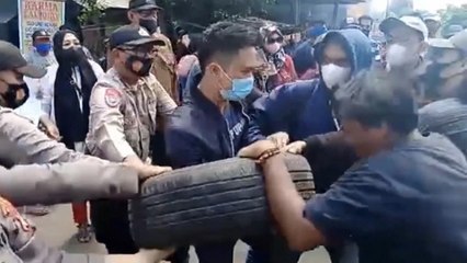Unjuk Rasa Tuntut Pencopotan Ketua RW di Gowa Berujung Ricuh