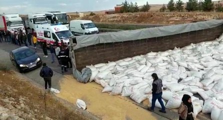 Devrilen tır otoyolu kapattı, kilometrelerce araç kuyruğu oluştu