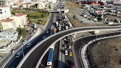 İşçi servisi park halindeki tıra çarpıp devrildi: Çok sayıda yaralı var