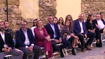 María José Suárez y Álvaro Muñoz Escassi se funden en un cariñoso beso (Gtres)