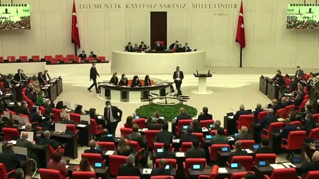 Pervin Buldan'ın tezkereye yanlışlıkla 'evet' dediği an kamerada: Beştaş'ın müdahalesi yetmedi