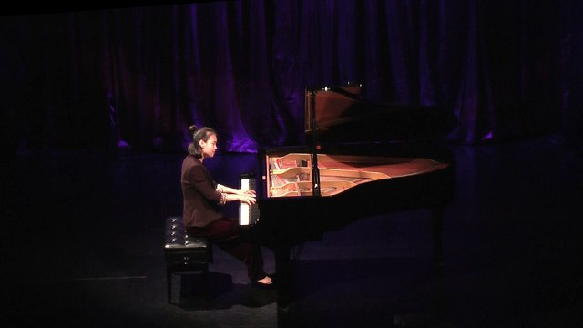 Sun Zhu plays Schubert Sonata in B major, D 575 in La Plantation concert hall.