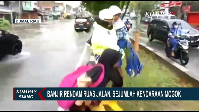 Tingginya Intensitas Hujan Akibatkan Sejumlah Ruas Jalan Kota Dumai Terendam Banjir