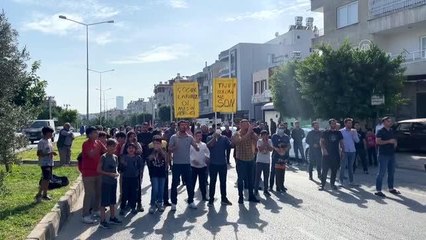 Bulvara yaya geçidi isteyen grup yol kapatma girişiminde bulundu