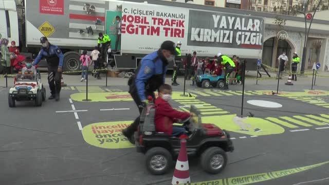 İlkokul öğrencileri Mobil Trafik Eğitim Tırı nda eğitim aldı