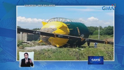 Crane, bumigay nang hindi nakayanan ang bigat ng binubuhat na water tank | Saksi