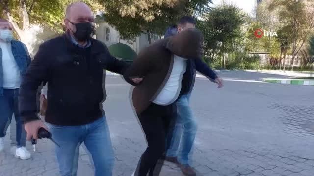 Halaya gasp tuzağına 2 tutuklamaSamsun'da bir kişi halasının evine arkadaşını götürüp bıçakla parasını gasp ettikleri iddiasıyla tutuklandı