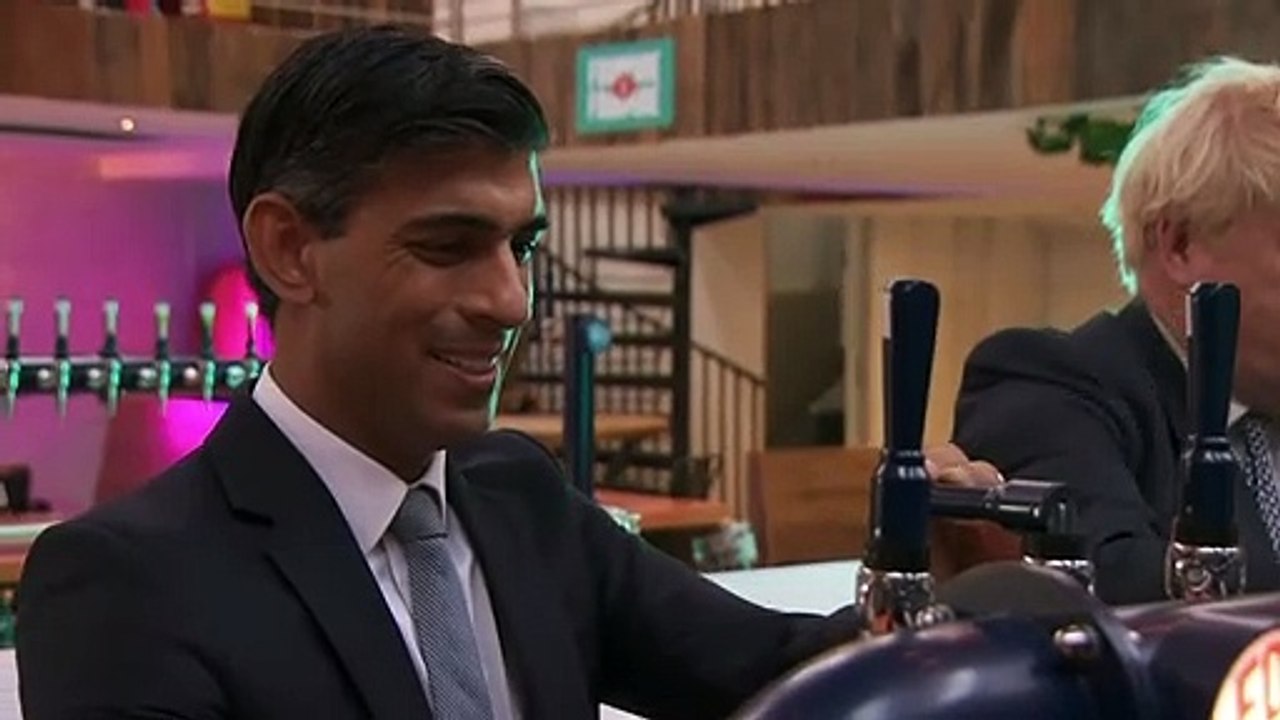 PM and Sunak pull pints at London brewery