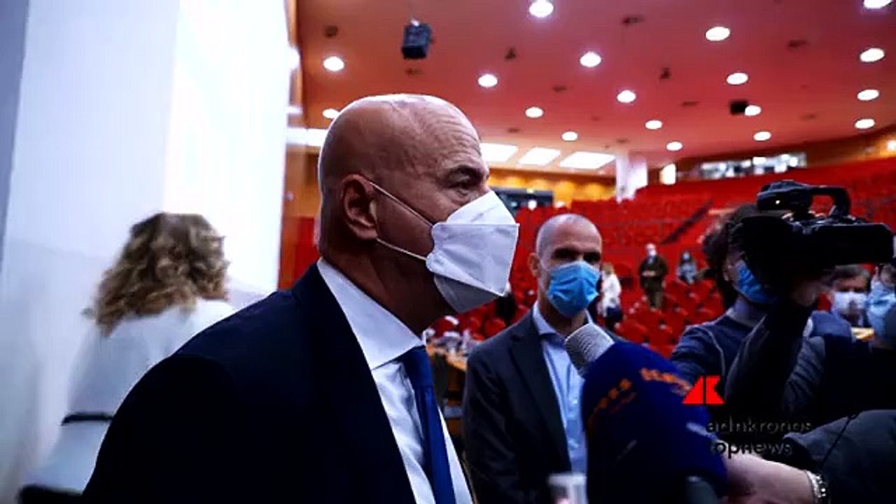 Eni, Descalzi: "Investiremo 5 miliardi di euro per la decarbonizzazione”