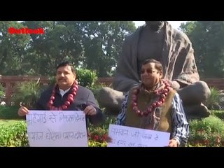 AAP Leaders Protest Against Onion Price Surge