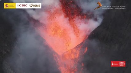 Tải video: A pesar de que ha aumentado la explosividad, las coladas no están haciendo más daño en las poblaciones desalojadas