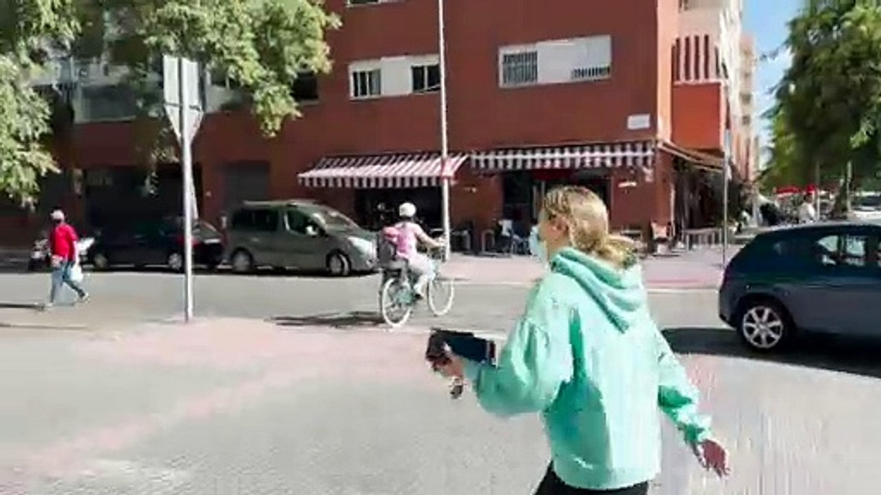 Rocío Flores, nerviosa y a la carrera tras ser...