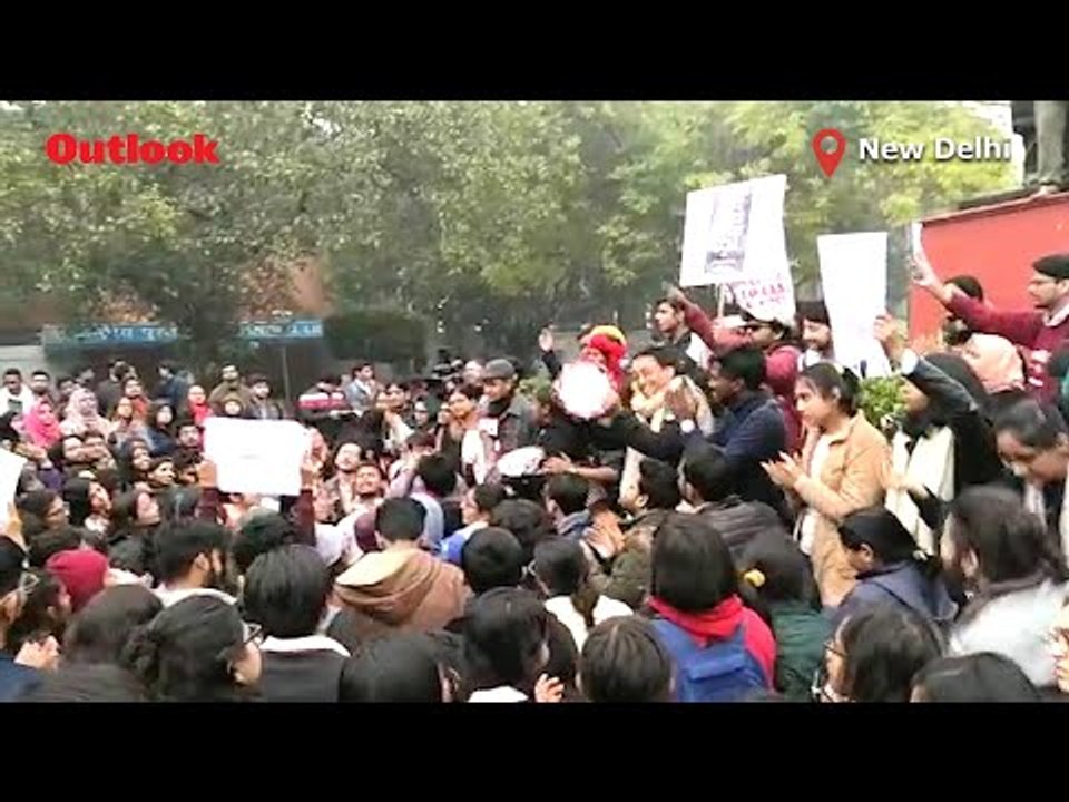 Students At DU Lead March Against CAA, NRC & JNU Violence