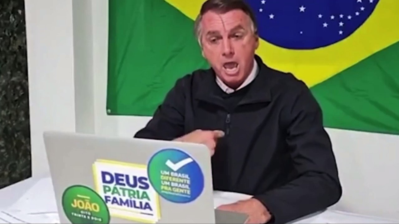 Bolsonaro encerra entrevista após pergunta sobre rachadinha