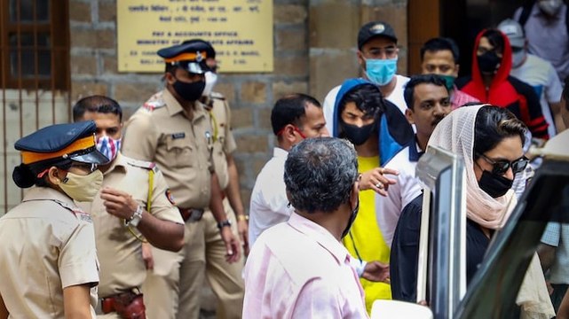 Bombay HC to hear Aryan Khan's bail plea; Mumbai cops seek non-bailable warrant against Param Bir Singh; more