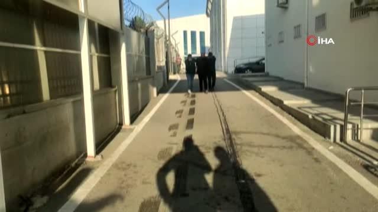 Son dakika haberi: Ankara Emniyet Müdürlüğü İstihbarat ve TEM Şube ekipleri, çatışma bölgelerindeki DEAŞ terör örgütü mensupları ile irtibatlı oldukları, Cumhuriyet...