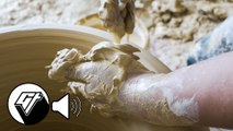 [No Music] Giant Pots Made in China’s Porcelain Mecca Jingdezhen