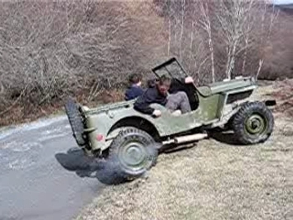 Une Jeep Hotchkiss dans la boue II
