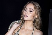 Lily-Rose Depp en string et lingerie sur ces photos inédites… Sexy, elle dévoile sa poitrine et son corps comme jamais