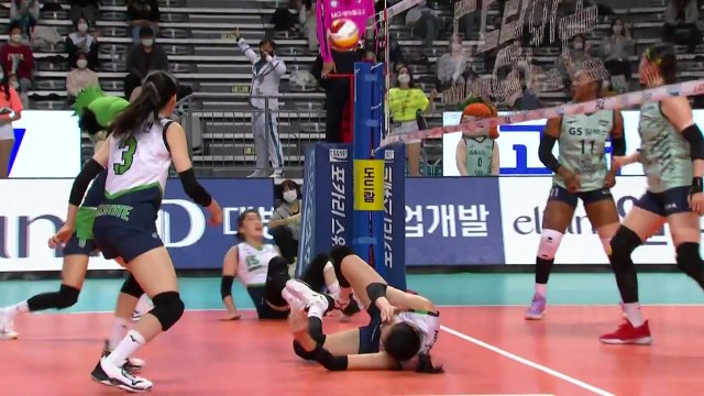 발로 차고 머리로 막고...'극한 직업' 배구 온몸이 무기! / YTN