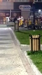 Küçükçekmece'de 5 kişi tartıştıkları kişiyi böyle dövdü