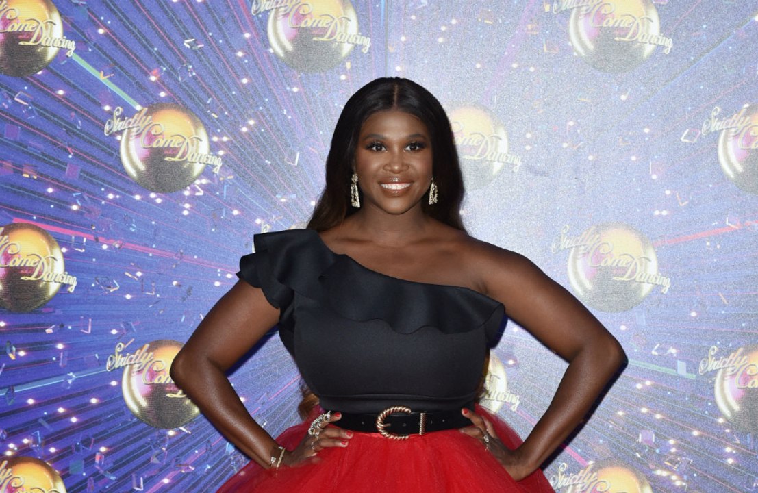 Motsi Mabuse wirbt in Unterwäsche für Body Positivity