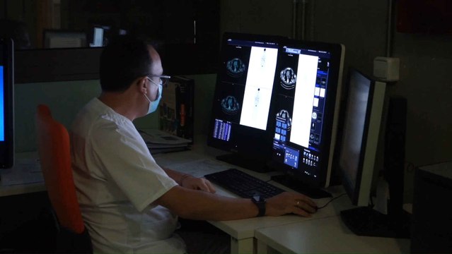 La ministra de Sanidad, Carolina Darias, durante la visita al Hospital Virgen de la Arrixaca de Murcia.