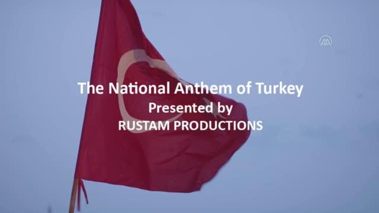 Pakistan ve Türk vatandaşları, Cumhuriyet Bayramı dolayısıyla İstiklal Marşı'nı seslendirdi