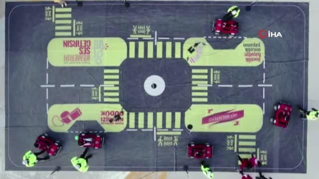 Van'da mobil trafik eğitim tırında 8 okuldan katılan 720 öğrenciye eğitim verildi