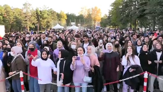 İnegöl'de üniversite öğrencileri hoş geldin konseri ile coştu