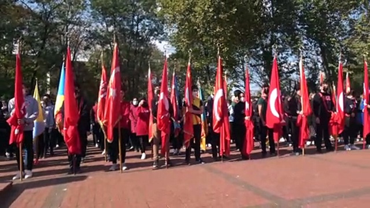 İnegöl'de Cumhuriyet Bayramı coşkusu resmi törenlerle başladı