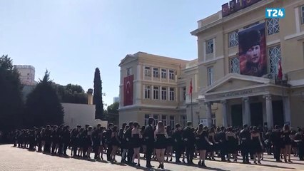 İzmir Atatürk Lisesi'nden 'Cumhuriyet Valsi'