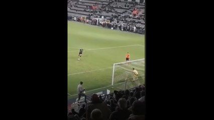 Charleroi - Lommel : Guillaume Gillet rate son penalty décisif sur panenka