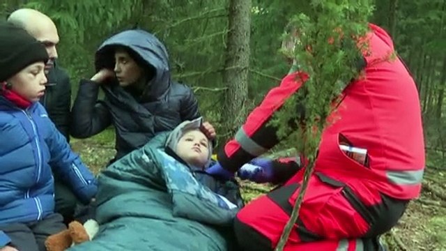 Polonia, volontari in aiuto dei migranti ammassati al confine