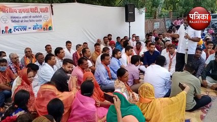 VIDEO : ऐसा क्या हुआ कि सड़क पर उतरे और जताया विरोध