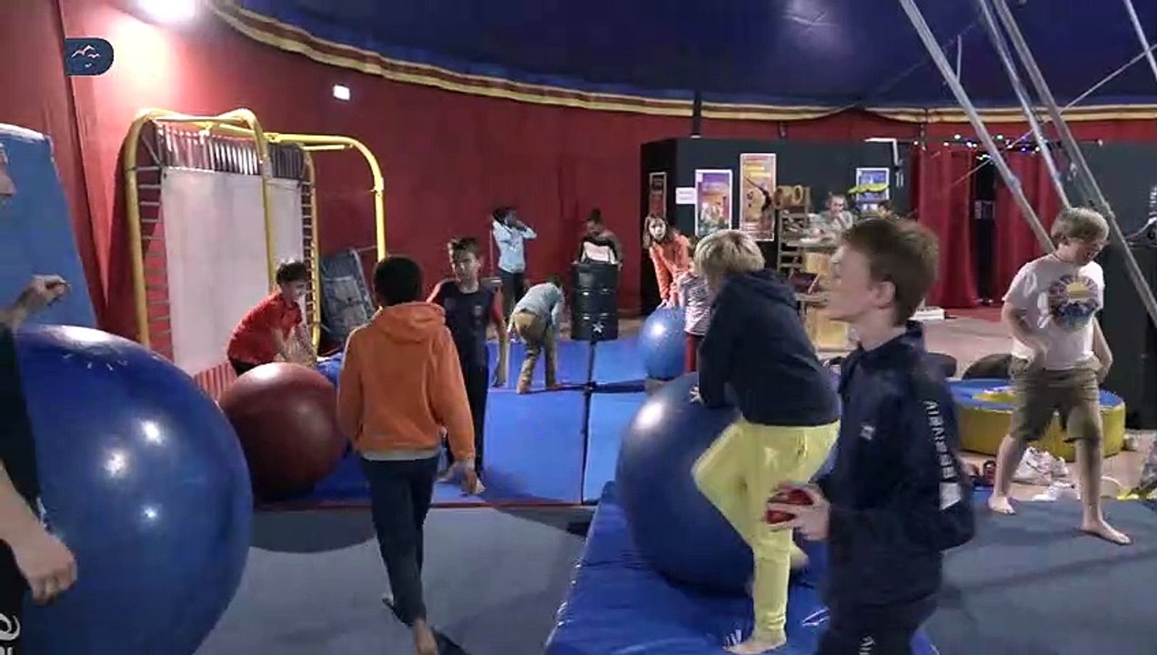 #Sport / Un stage échecs et cirque sous le chapiteau de Neuville