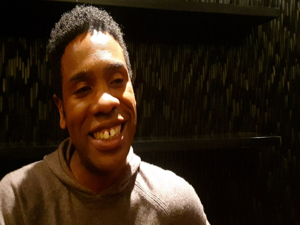 Hobbs interprète Mike dans "Je vais t'aimer" :