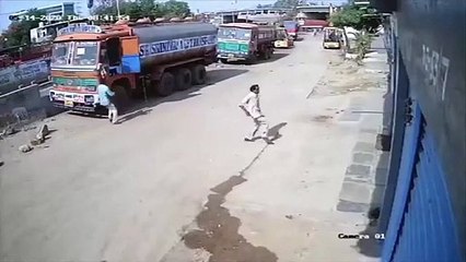 هجوم نمر على شخصين فى الهند