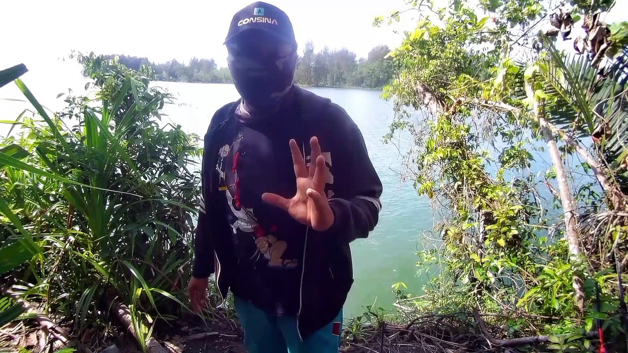 Mancing ikan di muara