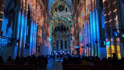 Fascinante espectáculo inmersivo en la catedral de Lyon, previo a la Fiesta de las Luces