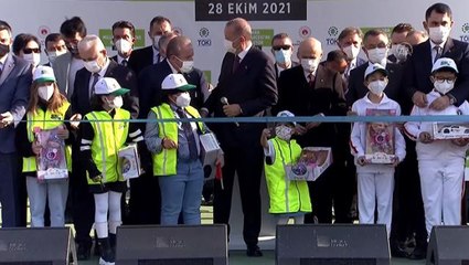 Açılışta aceleci davranan çocuk kurdeleyi kesince Cumhurbaşkanı Erdoğan'ın şaşkınlığı sözlerine yansıdı: Eyvah