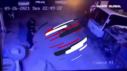 Önce köpekten halay çekerek kaçtılar, ardından köpeği de halaya dahil ettiler