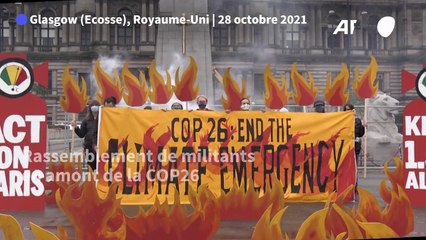 COP26: des militants installent un champ "d'incendies du climat" à Glasgow