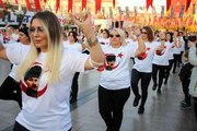 Aydın'da 98 kadın, Cumhuriyeti zeybek oynayarak kutladı
