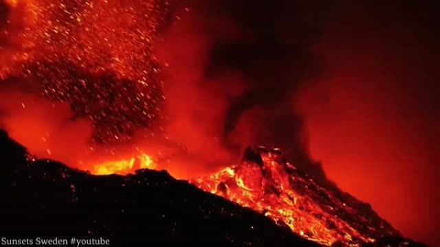 El volcán de La Palma está en fase efusiva, expulsa más lava y registra menos explosiones