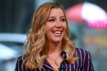 مديرة تكافئ موظفيها بهدايا خيالية