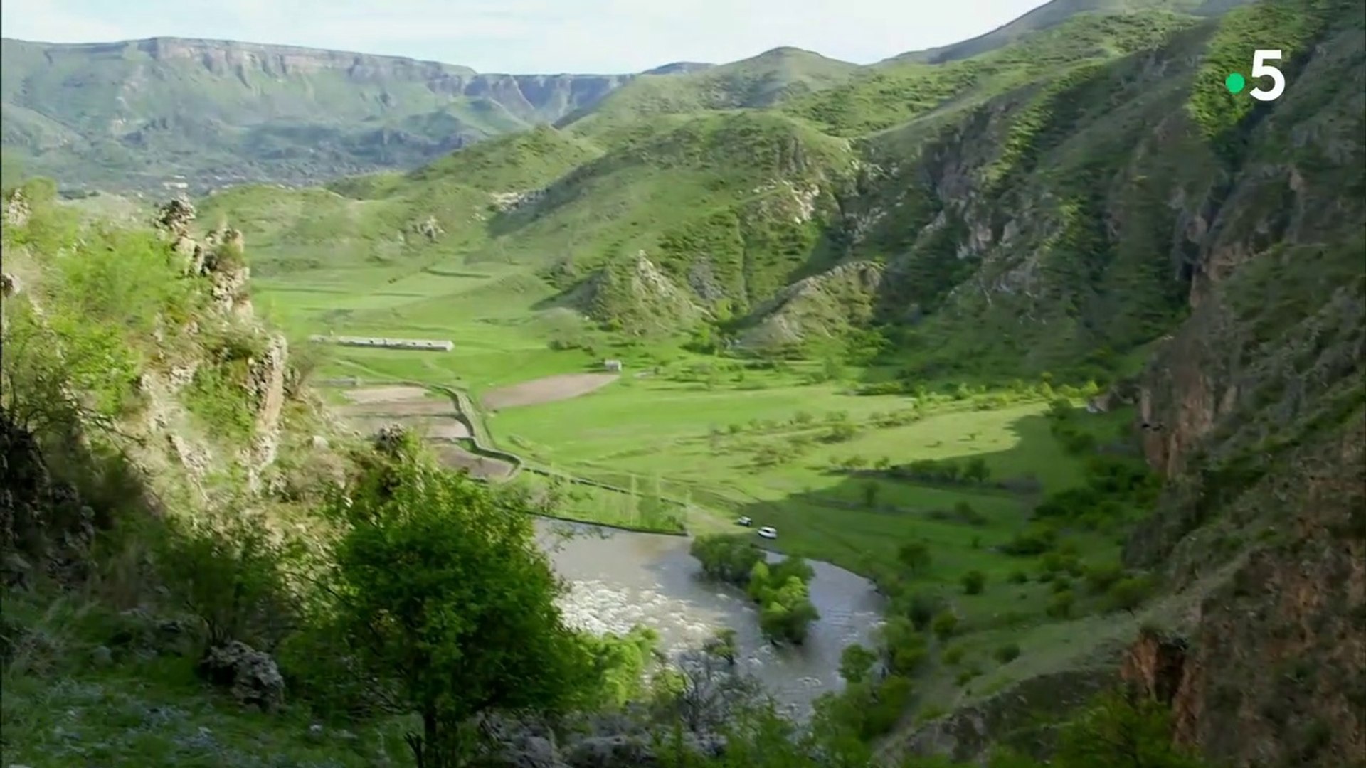 Un marcheur du Caucase. 4/5. De l'Azerbaïdjan à la Géorgie - Vidéo  Dailymotion