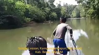 Menjala ikan dari atas perahu | baung | cat fish | DIY trap fish